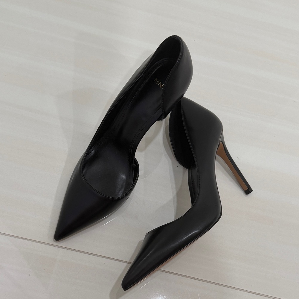 Mango Black Pumps